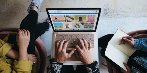 Ogury image, man on a laptop